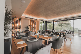 ATMOS HOTEL BOUTIQUE