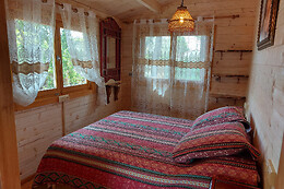 REFUGIO DE MADERA ESTILO ÁRABE