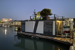 HOUSEBOAT - CASA FLOTANTE