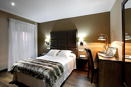 HOTEL A QUEIMADA