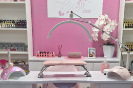 PINK NAILS LEON