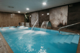 AZZ LANGREHOTEL&SPA