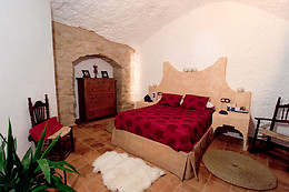 CUEVAS ALMAGRUZ
