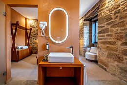 Cherry Sculpture Hotel