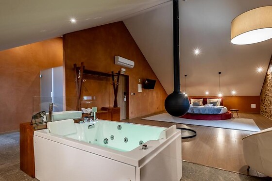 Cherry Sculpture Hotel - photo 13