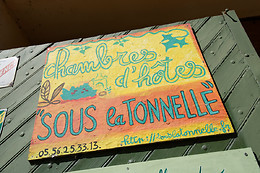 Sous la tonnelle