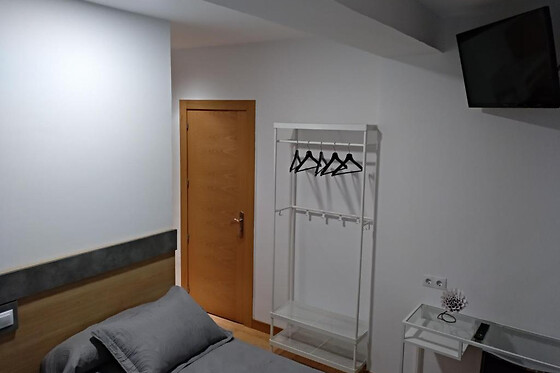 HOSTAL RIOJA CONDESTABLE - photo 4