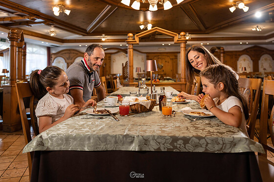 Family Hotel La Perla - photo 6