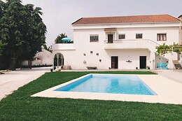 Meio Center Country House