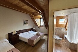 APARTAMENTOS SOLANA, HOTEL TAULL & ROMANIC
