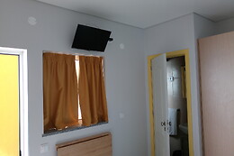 BIKE SUITE & LOUNGE